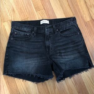 Abercrombie Mid Rise Boyfriend Short 29/8